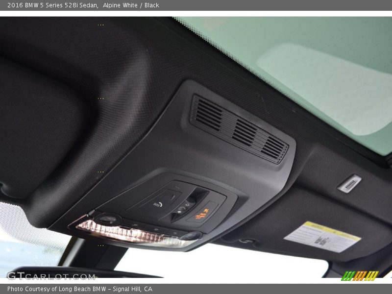 Alpine White / Black 2016 BMW 5 Series 528i Sedan