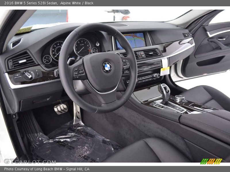 Alpine White / Black 2016 BMW 5 Series 528i Sedan