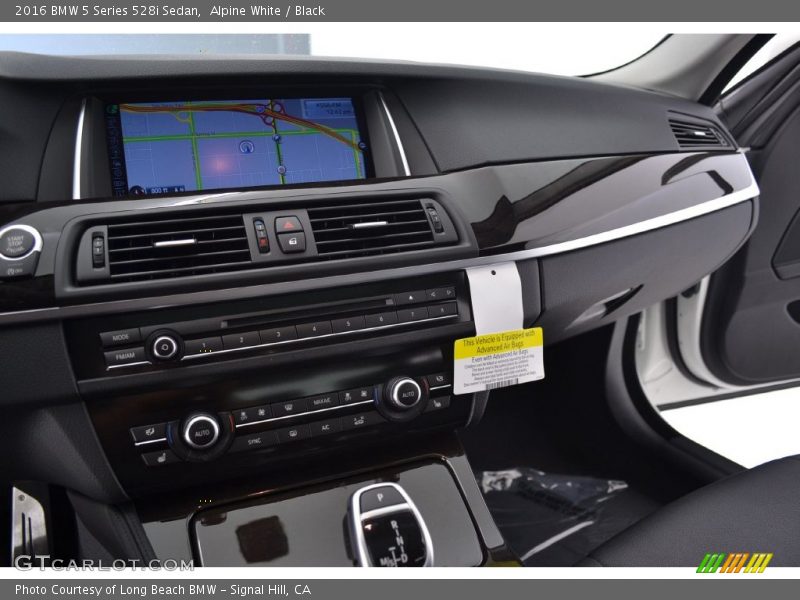 Alpine White / Black 2016 BMW 5 Series 528i Sedan