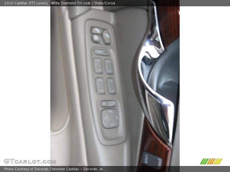 White Diamond Tri-coat / Shale/Cocoa 2010 Cadillac DTS Luxury