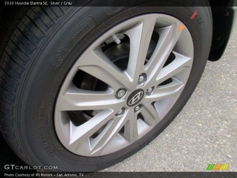 Silver / Gray 2016 Hyundai Elantra SE