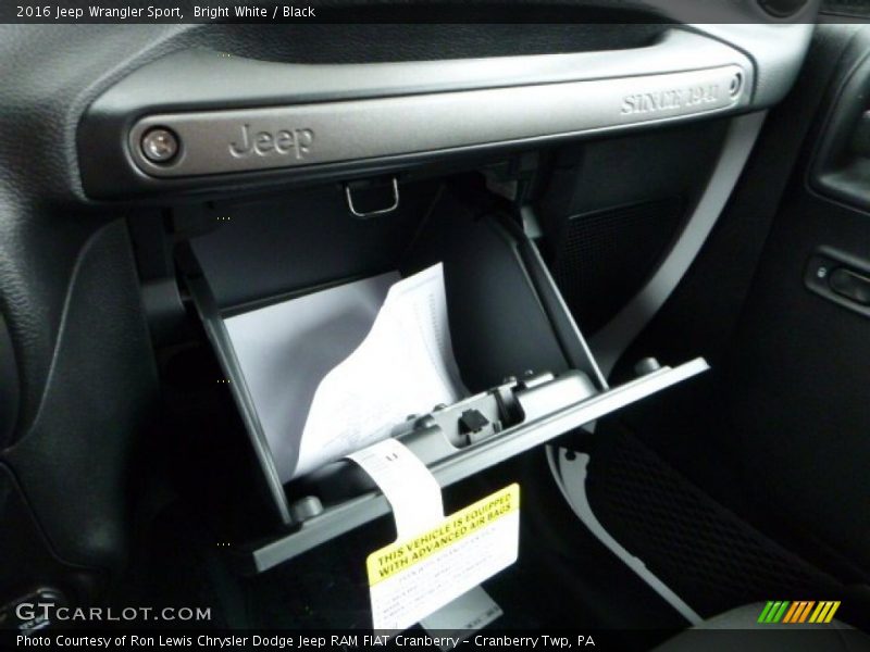 Bright White / Black 2016 Jeep Wrangler Sport