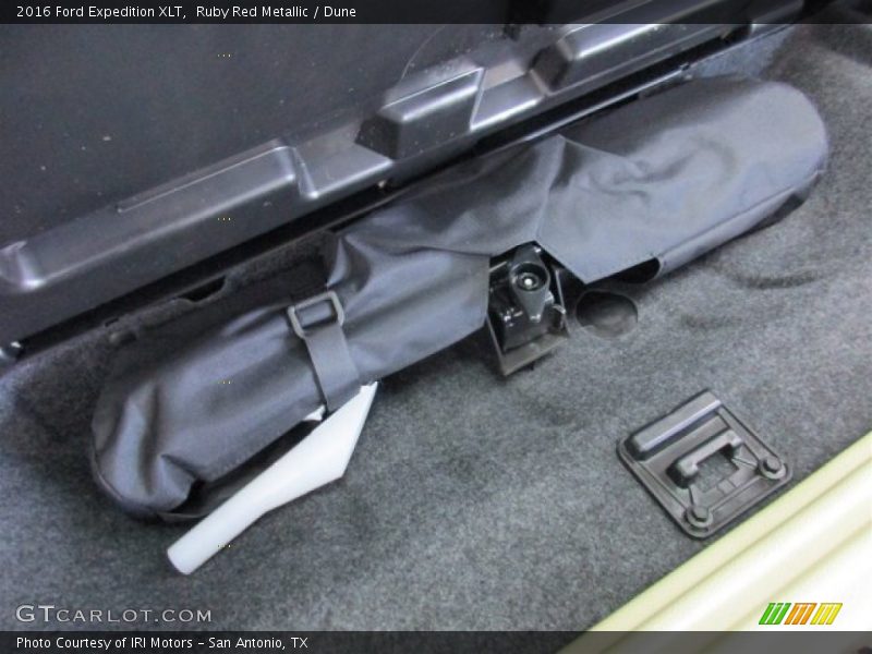 Ruby Red Metallic / Dune 2016 Ford Expedition XLT