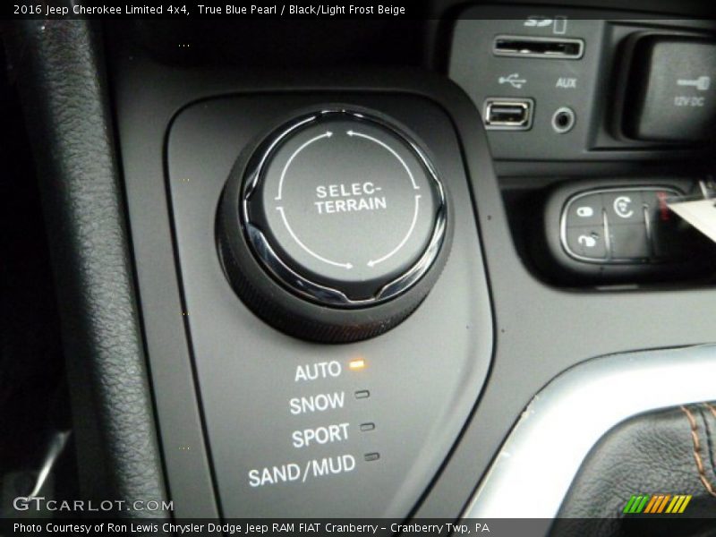 True Blue Pearl / Black/Light Frost Beige 2016 Jeep Cherokee Limited 4x4