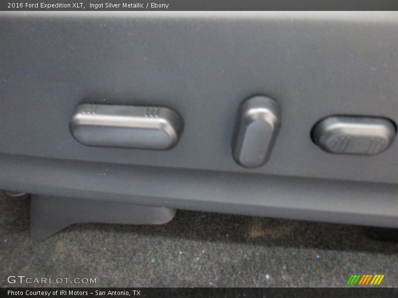 Ingot Silver Metallic / Ebony 2016 Ford Expedition XLT