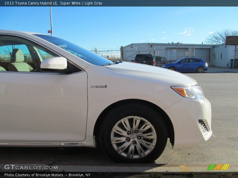 Super White / Light Gray 2013 Toyota Camry Hybrid LE