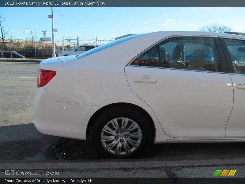 Super White / Light Gray 2013 Toyota Camry Hybrid LE
