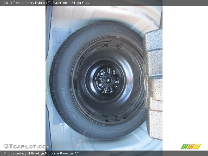 Super White / Light Gray 2013 Toyota Camry Hybrid LE