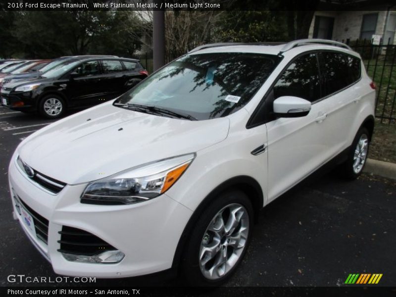 Front 3/4 View of 2016 Escape Titanium