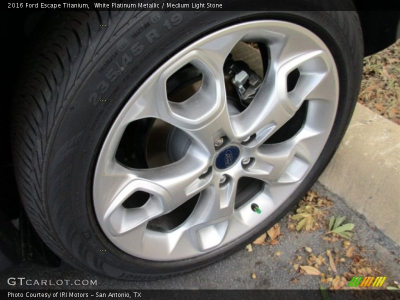 White Platinum Metallic / Medium Light Stone 2016 Ford Escape Titanium