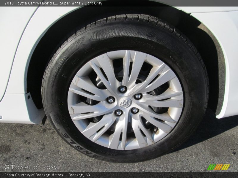 Super White / Light Gray 2013 Toyota Camry Hybrid LE