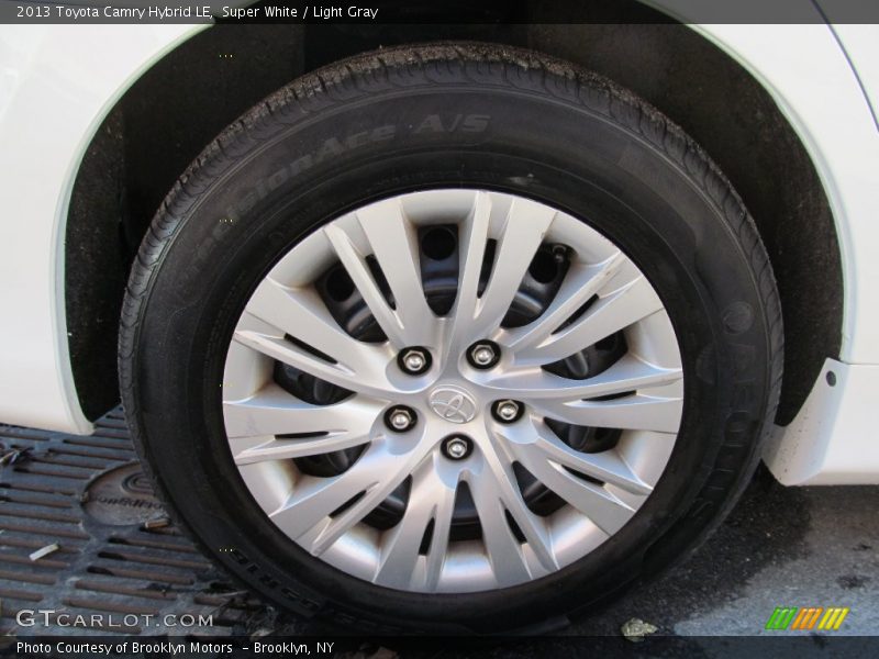 Super White / Light Gray 2013 Toyota Camry Hybrid LE