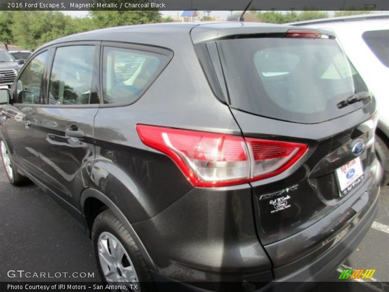 Magnetic Metallic / Charcoal Black 2016 Ford Escape S