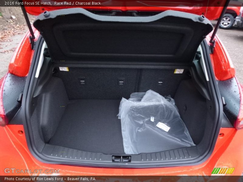 Race Red / Charcoal Black 2016 Ford Focus SE Hatch