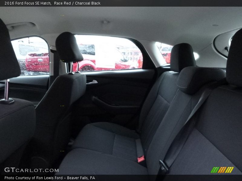 Race Red / Charcoal Black 2016 Ford Focus SE Hatch