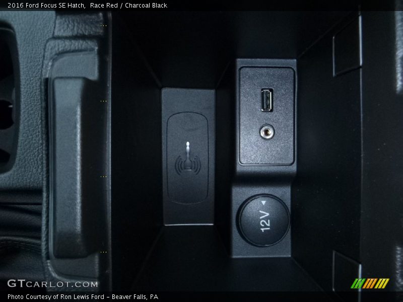 Race Red / Charcoal Black 2016 Ford Focus SE Hatch