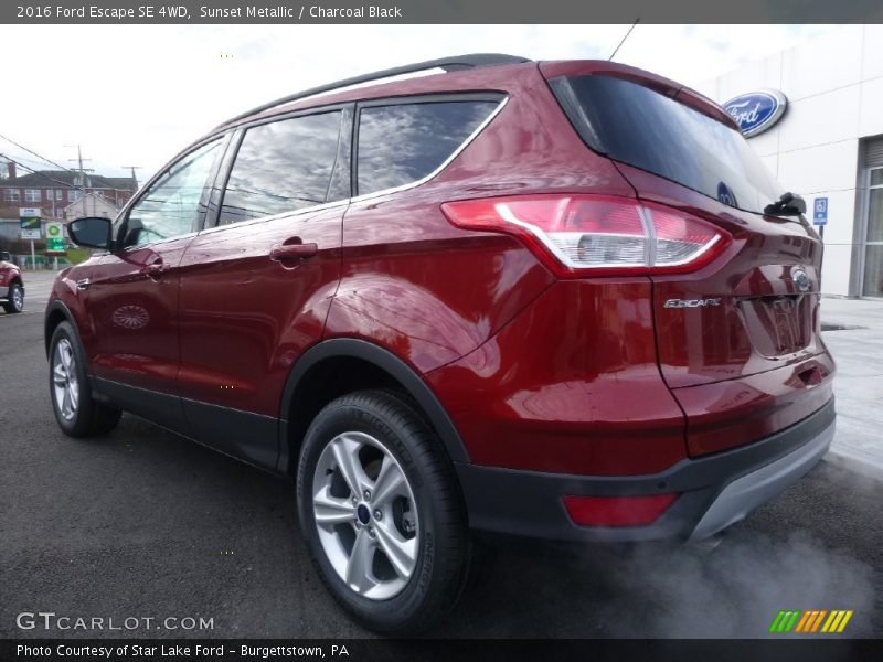Sunset Metallic / Charcoal Black 2016 Ford Escape SE 4WD