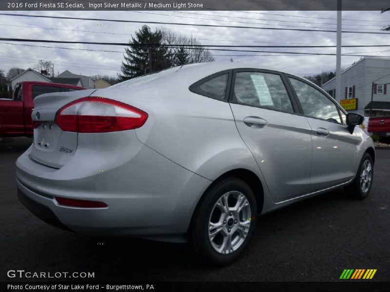 Ingot Silver Metallic / Medium Light Stone 2016 Ford Fiesta SE Sedan