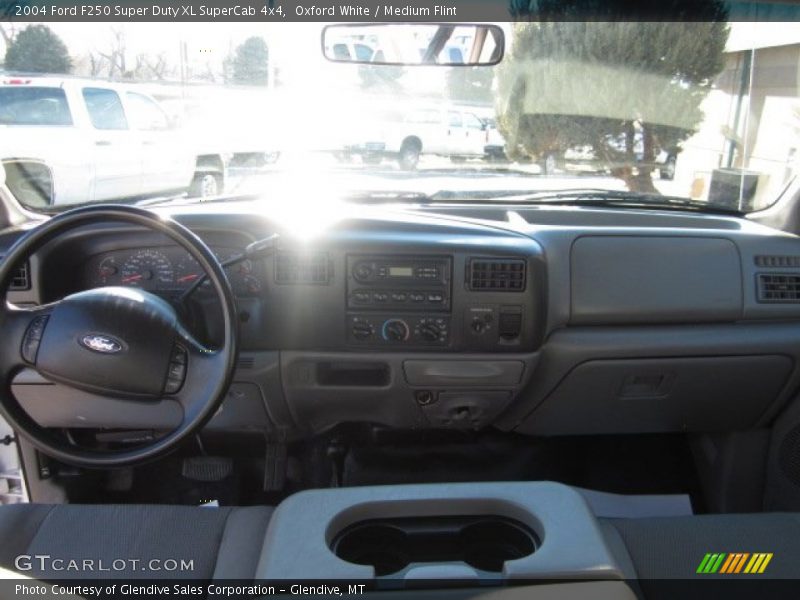 Oxford White / Medium Flint 2004 Ford F250 Super Duty XL SuperCab 4x4