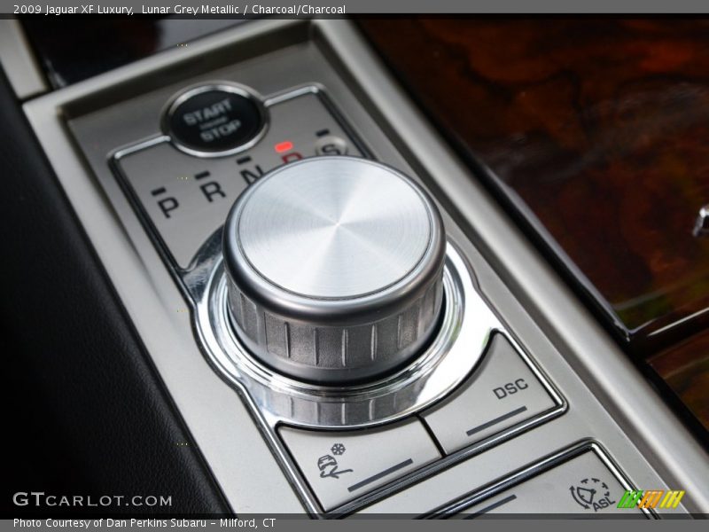 Lunar Grey Metallic / Charcoal/Charcoal 2009 Jaguar XF Luxury