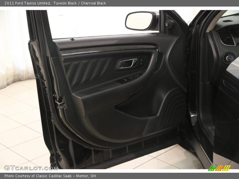 Tuxedo Black / Charcoal Black 2011 Ford Taurus Limited