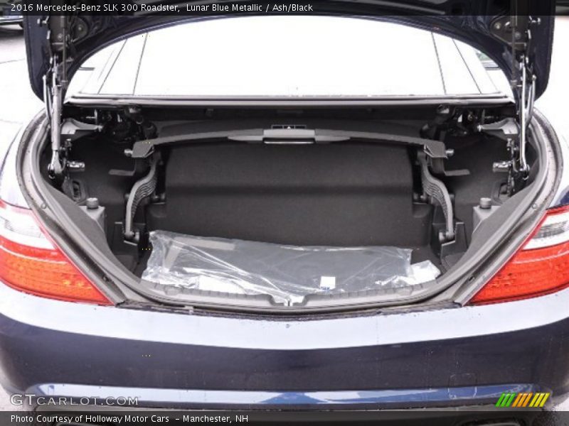  2016 SLK 300 Roadster Trunk