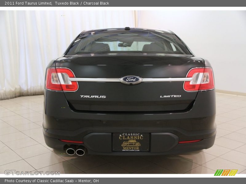 Tuxedo Black / Charcoal Black 2011 Ford Taurus Limited