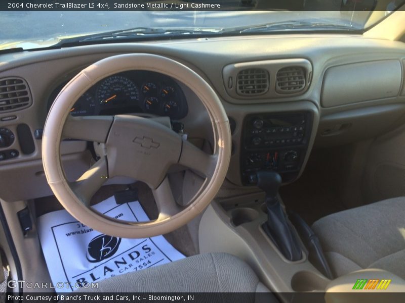 Sandstone Metallic / Light Cashmere 2004 Chevrolet TrailBlazer LS 4x4