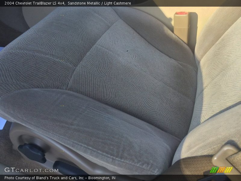 Sandstone Metallic / Light Cashmere 2004 Chevrolet TrailBlazer LS 4x4