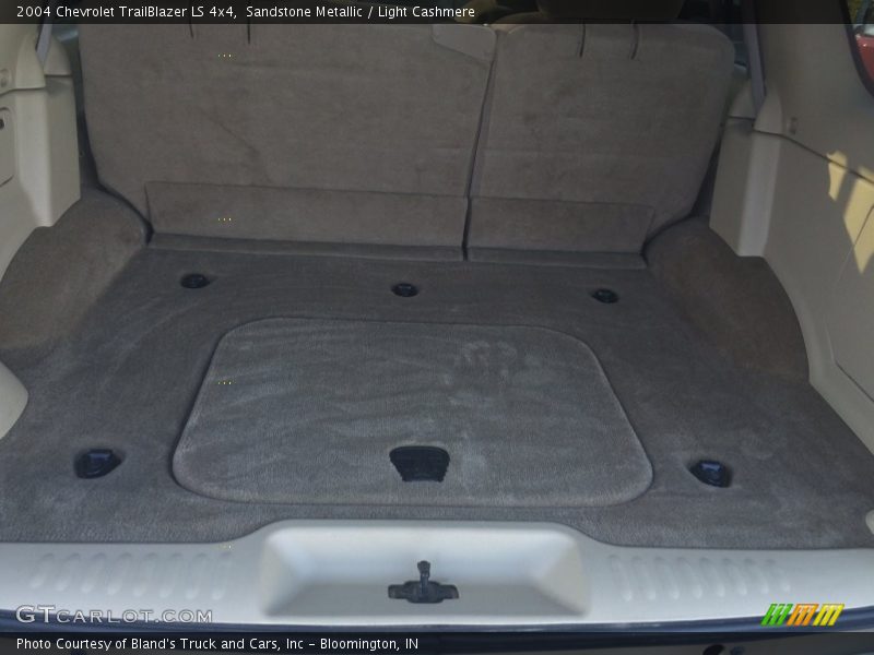 Sandstone Metallic / Light Cashmere 2004 Chevrolet TrailBlazer LS 4x4