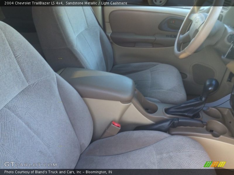 Sandstone Metallic / Light Cashmere 2004 Chevrolet TrailBlazer LS 4x4