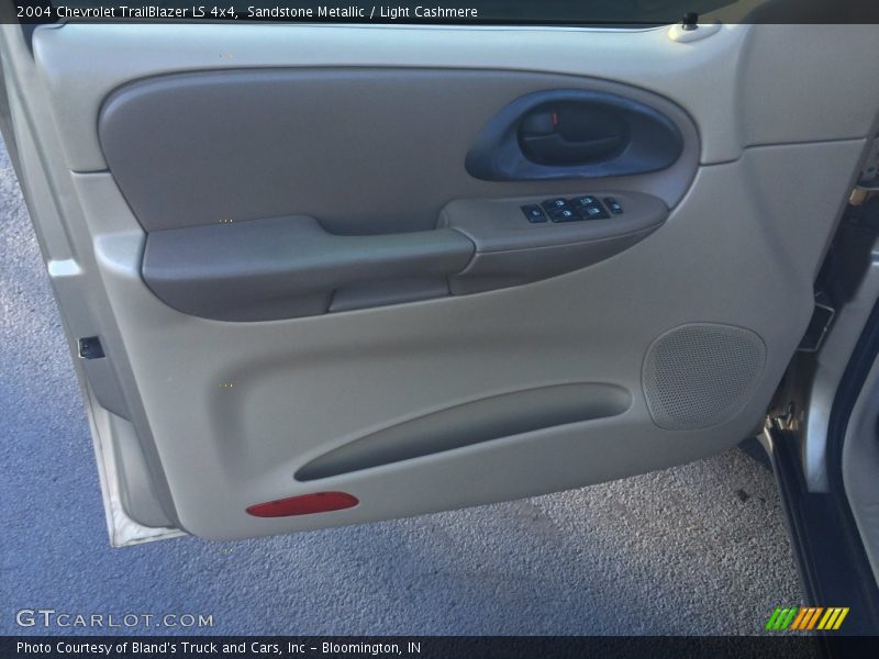 Sandstone Metallic / Light Cashmere 2004 Chevrolet TrailBlazer LS 4x4