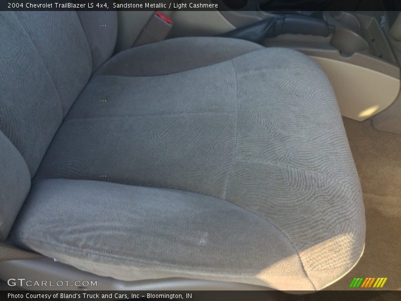 Sandstone Metallic / Light Cashmere 2004 Chevrolet TrailBlazer LS 4x4