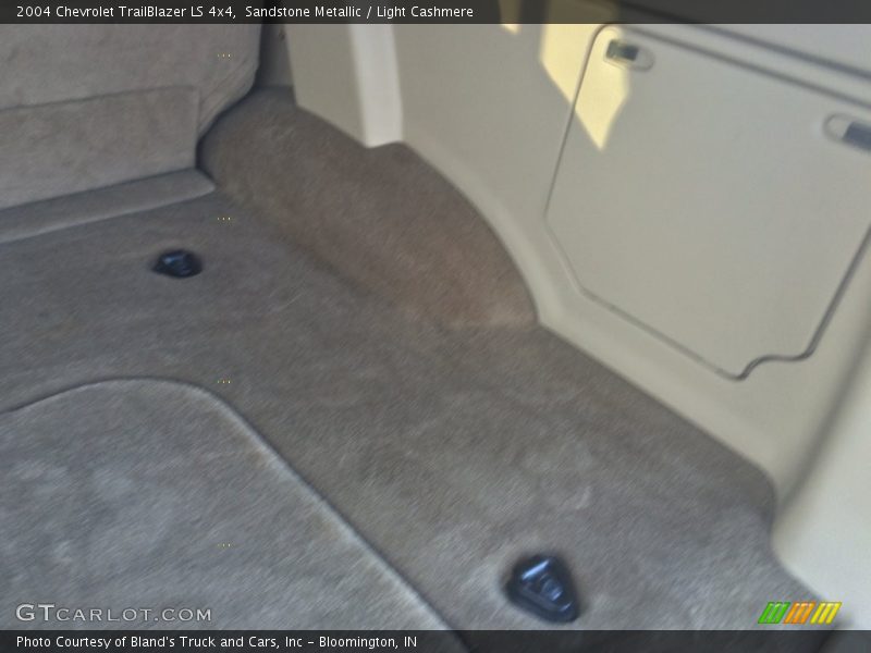 Sandstone Metallic / Light Cashmere 2004 Chevrolet TrailBlazer LS 4x4