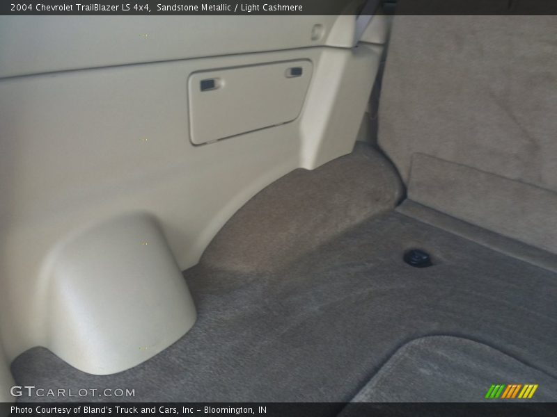 Sandstone Metallic / Light Cashmere 2004 Chevrolet TrailBlazer LS 4x4