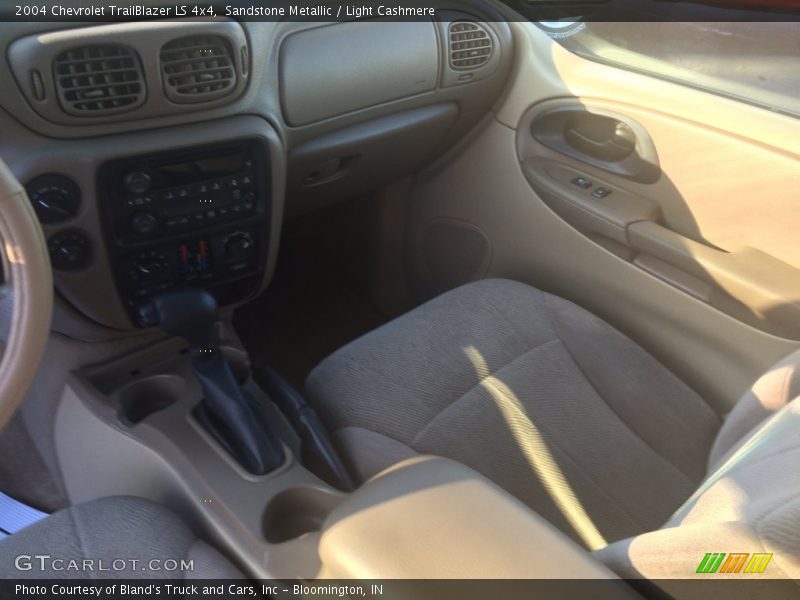 Sandstone Metallic / Light Cashmere 2004 Chevrolet TrailBlazer LS 4x4