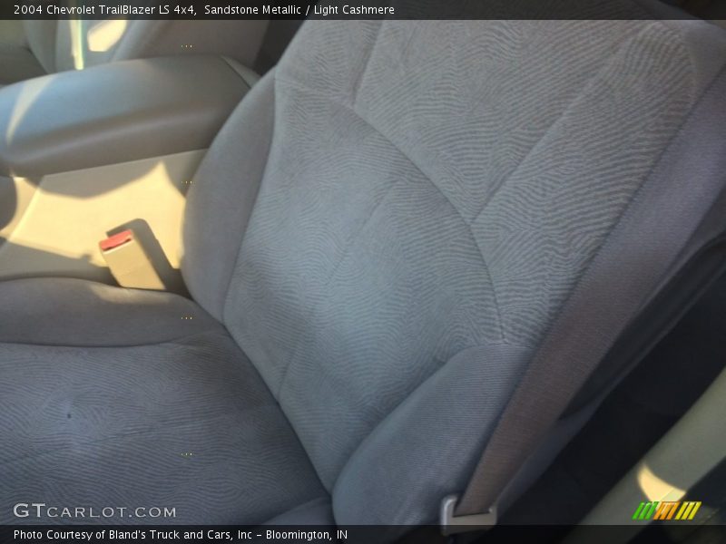 Sandstone Metallic / Light Cashmere 2004 Chevrolet TrailBlazer LS 4x4