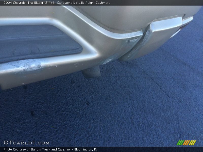 Sandstone Metallic / Light Cashmere 2004 Chevrolet TrailBlazer LS 4x4