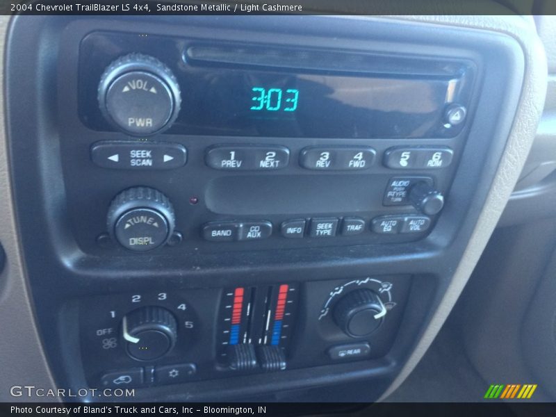 Sandstone Metallic / Light Cashmere 2004 Chevrolet TrailBlazer LS 4x4