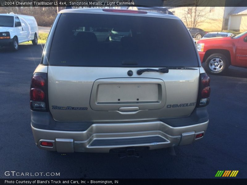 Sandstone Metallic / Light Cashmere 2004 Chevrolet TrailBlazer LS 4x4