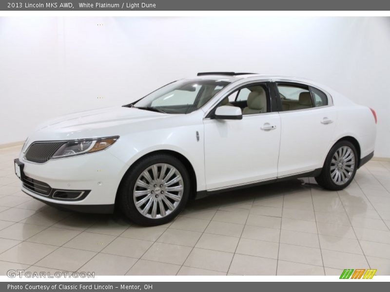 Front 3/4 View of 2013 MKS AWD