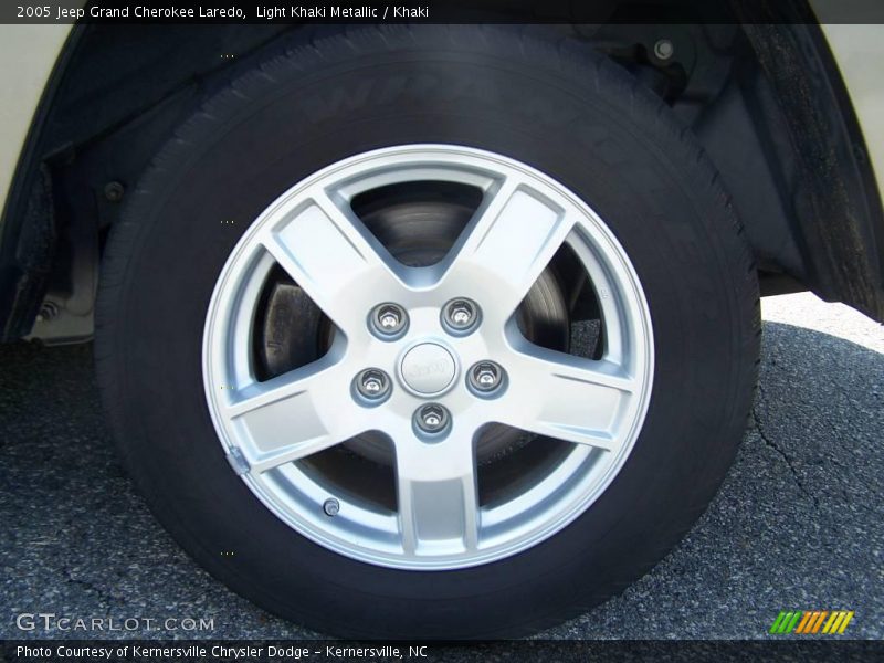 Light Khaki Metallic / Khaki 2005 Jeep Grand Cherokee Laredo