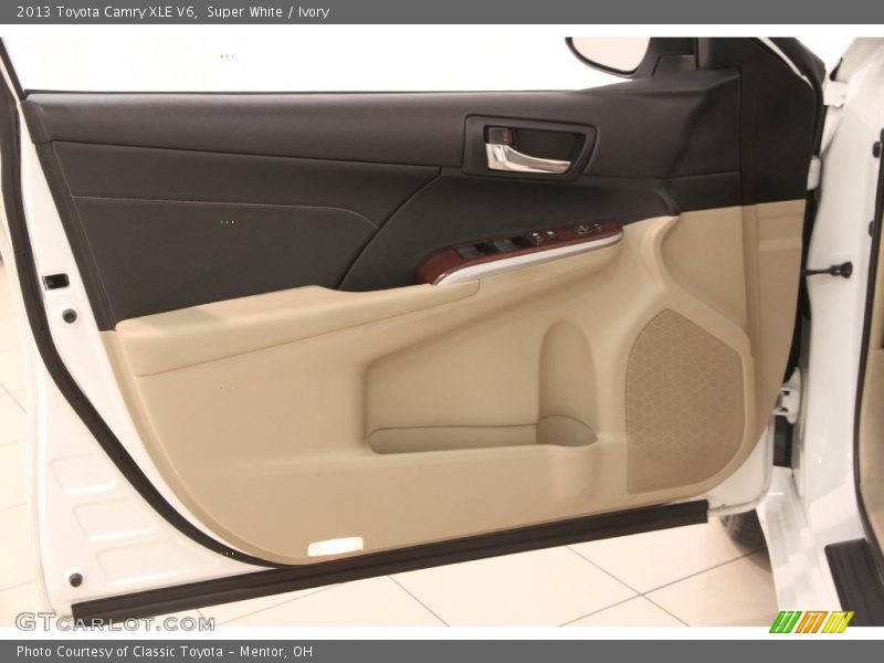 Super White / Ivory 2013 Toyota Camry XLE V6