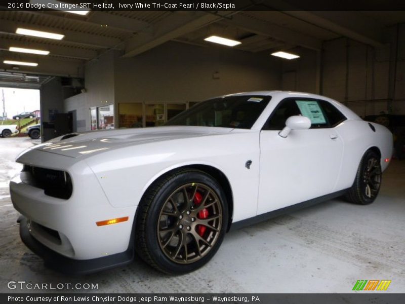 Front 3/4 View of 2016 Challenger SRT Hellcat