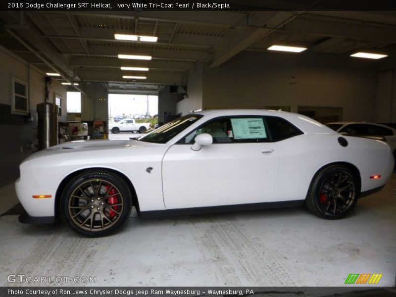  2016 Challenger SRT Hellcat Ivory White Tri-Coat Pearl