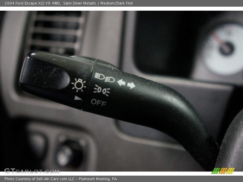 Satin Silver Metallic / Medium/Dark Flint 2004 Ford Escape XLS V6 4WD