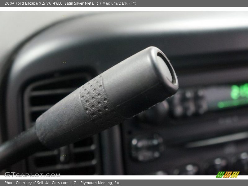 Satin Silver Metallic / Medium/Dark Flint 2004 Ford Escape XLS V6 4WD