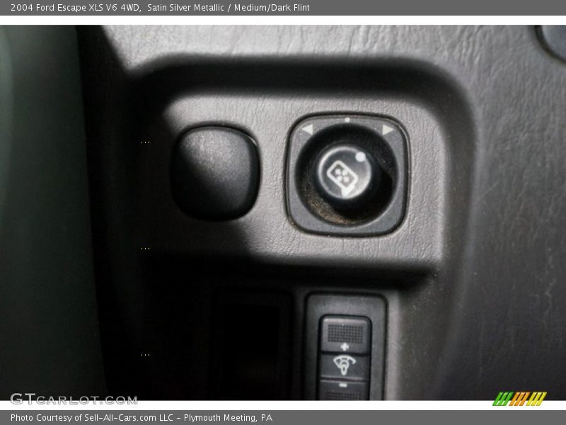 Satin Silver Metallic / Medium/Dark Flint 2004 Ford Escape XLS V6 4WD