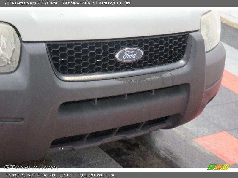 Satin Silver Metallic / Medium/Dark Flint 2004 Ford Escape XLS V6 4WD