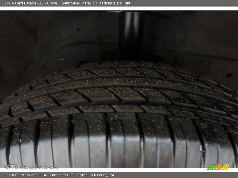 Satin Silver Metallic / Medium/Dark Flint 2004 Ford Escape XLS V6 4WD